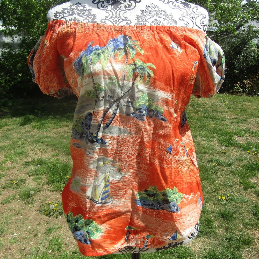 Mode Merr Hawaiian Print Peasant Blouse